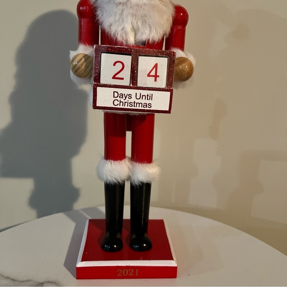 Santa Claus Countdown Calendar - Picture 5 of 10